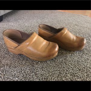 Dansko Women's Professional Clog Honey Leather 38
